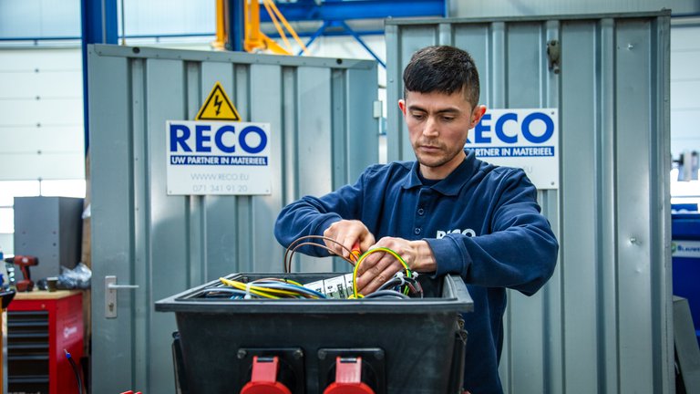 BBL Opleiding Eerste Monteur Service En Onderhoud Elektrotechniek En ...